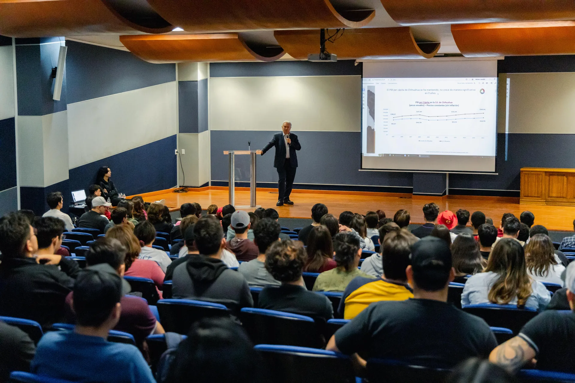 Conferencia ante la comunidad aeroespacial reunida en ENMICE